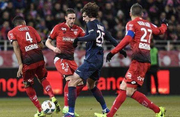  昂热主场两度落后追平，法甲顽强精神获赞誉